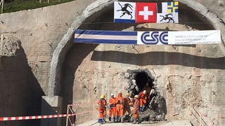 Ils prims miniers vegnan tras il tunnel da sviament.