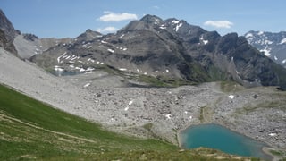 Vista sin ils Laiets sut il Piz Ela. 
