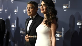 Amal e George Clooney en gala.