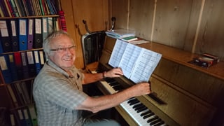 Georg Candrian sa legra sin il concert en la baselgia dal chasti da Interlaken. Georg Candrian sa legra sin il concert en la baselgia dal chasti da Interlaken.