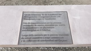 La tabla da commemoraziun che regorda vid las unfrendas. La tabla da commemoraziun che regorda vid las unfrendas.
