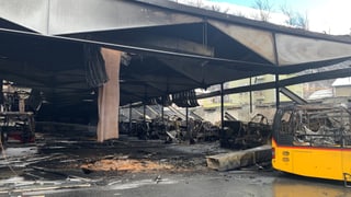 Garascha d'autos da posta destruida.
