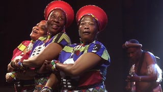 Purtret da la gruppa «The Mahotella Queens».