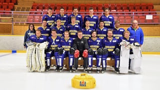 L'equipa posescha per la foto dal club.