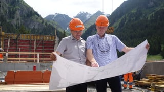 Mario Dosch, il chanzlist da Tinizong-Rona (sanerster) e Thomas Richli, mainafatschenta Ragn d'Err SA. Mario Dosch, il chanzlist da Tinizong-Rona (sanerster) e Thomas Richli, mainafatschenta Ragn d'Err SA.