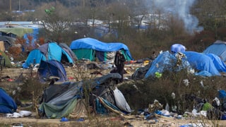 In champ a Calais, numnà «Jungle»