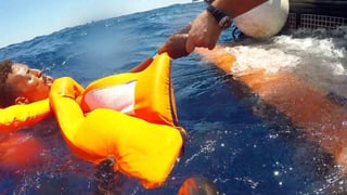 Persuna che gida in fugitiv ord l'aua.