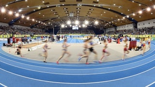 Occurrenza d’atletica leva en in stadion en la Germania.