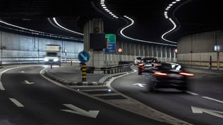 Il tunnel d'autos dal Gotthard datiers dal portal dal nord.