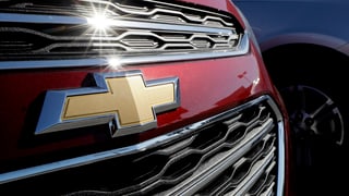 Il davant d'in auto cotschen da General Motors.