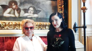 Ornella Vanoni (san.) e Dita Von Teese (dre.).