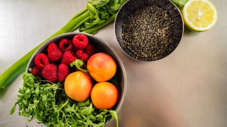 Las ingredienzas per la salata da lentiglias ed ervinas Las ingredienzas per la salata da lentiglias ed ervinas