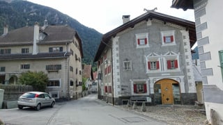 purtret d'ina chasa a Filisur. 