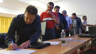 Ils presidents communals da la Regio Viamala han suttascrit il contract davart la strategia Grischun 2030. Ils presidents communals da la Regio Viamala han suttascrit il contract davart la strategia Grischun 2030.