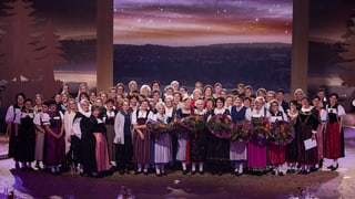Il final - tuttas «Landfrauen» ensemen sin tribuna.