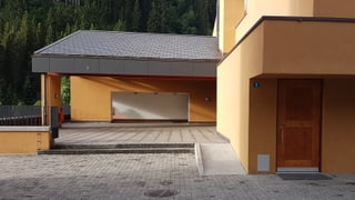 entrada da la chasa da scola Danis