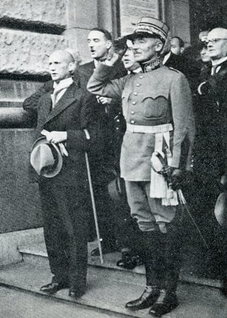 General Henri Guisan suenter sia elecziun cun las autoritads politicas General Henri Guisan suenter sia elecziun cun las autoritads politicas