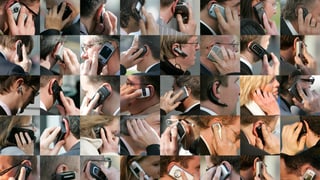 bleras persunas telefoneschan cun telefonin