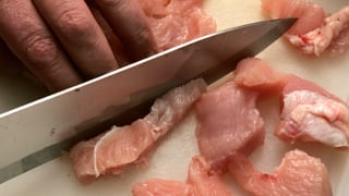 L'onn 2016 è vegnì importà dapli che 35'000 tonnas pulaster en Svizra. La gronda part vegn da la Brasilia. (Direcziun generala da duana)