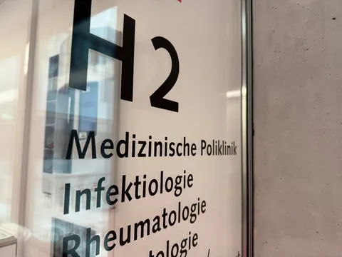 Eingang zur Poliklinik im Bündner Kantonsspital