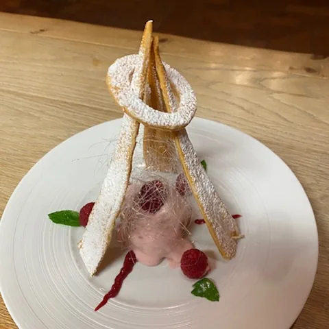 Eine Hommage an die Abenteuer rund um den Schah in Dessertform.