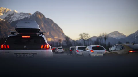 Stau und stockender Verkehr auf der A13 Richtung Süden