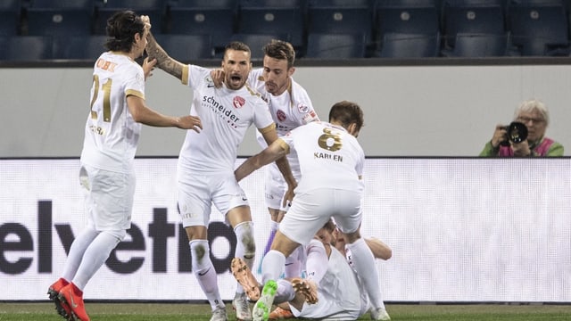 Ils giugaders da Thun celebreschan il 1:0 Ils giugaders da Thun celebreschan il 1:0