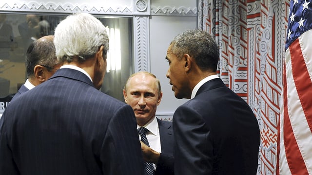 Barack Obama e Wladimir Putin cun lur ministers da l’exteriur.
