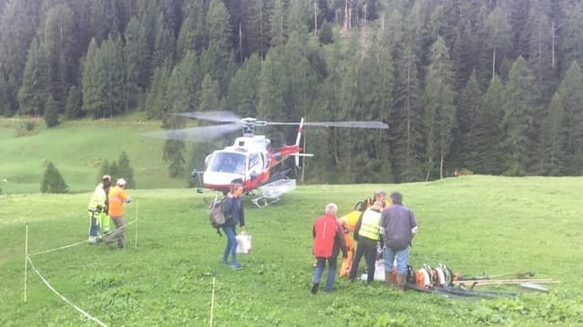 Bunura: Il paun arriva cun il helicopter en la Val d'Avras