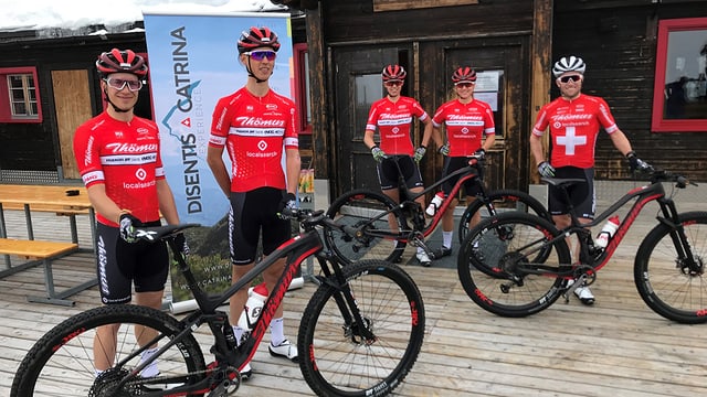 Il Thömus RN Swiss Bike Team 2019. Da san. Vital Albin, Ursin Spescha, Alessandra Keller, Kathrin Stirnemann e Mathias Flückiger