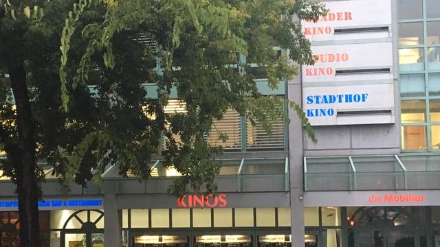 Amez la citad: Il center da Kinos a Cuira. 