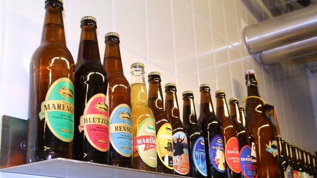 La Surselva Bräu producescha en tut 8 differentas bieras.