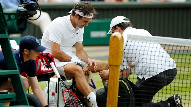 Roger Federer è sa blessà. 