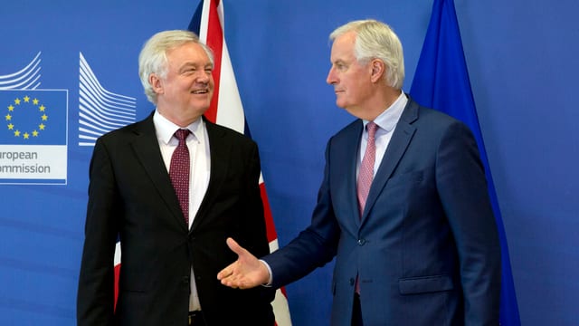 Michel Barnier e David Davis.