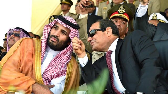 Il prinzi ereditar da  l'Arabia Saudita Mohammed bin Salman (san.) en discurs cun il president egipzian  Abdel Fattah al-Sisi. 