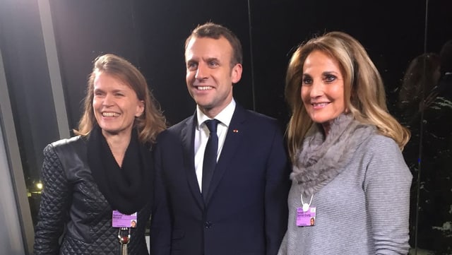 Emmanuel Macron cun Renata Quinter a dretga.