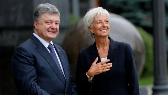Il president ucranais Petro Poroshenko en discurs cun la scheffa da l'IWF Christine Lagarde.