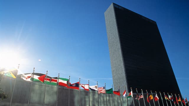 Purtret da la sedia da l'ONU a New York. 