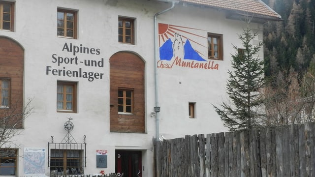 Bunura: Val Müstair: Chesa Muntanella per requirents d'asil sto serrar