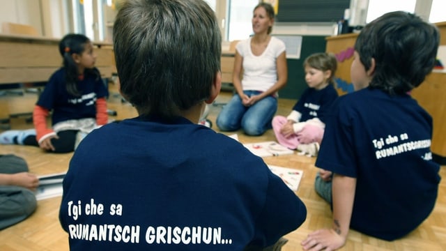 Scolas bilinguas: Fatgs e cifras dal Grischun