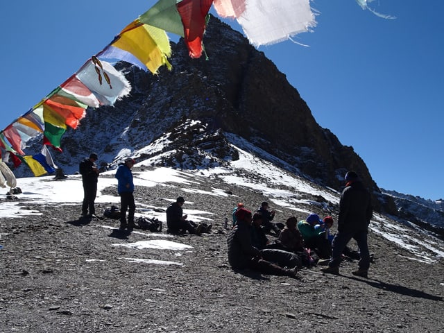 David Berther maina in trekking tras la regiun dil Dolpo a Nepal.
