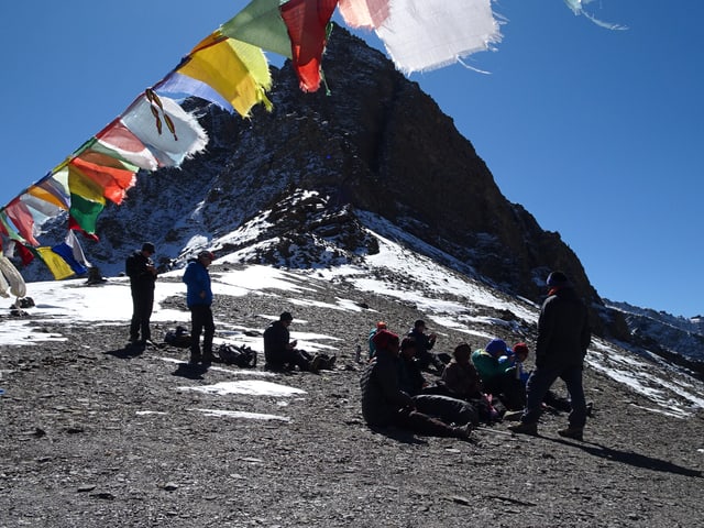 David Berther maina in trekking tras la regiun dil Dolpo a Nepal. David Berther maina in trekking tras la regiun dil Dolpo a Nepal.