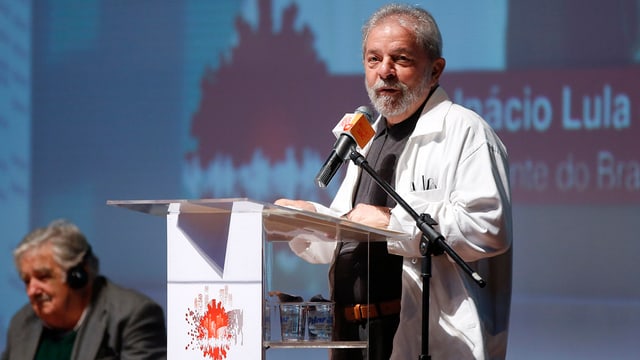 L'anteriur president da la Brasilia, Luiz Inacio Lula da Silva turna en la politica.