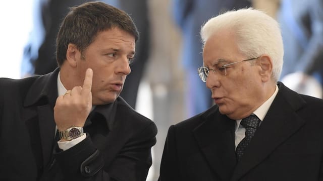 Matteo Renzi en discussiun cun il president talian Sergio Mattarella. 