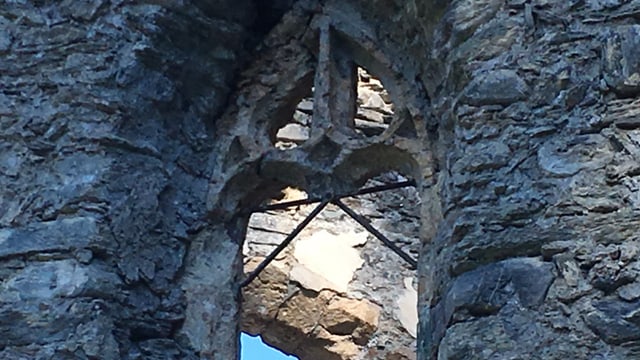 Saira: San Gaudenzio – sur Casaccia stat la ruina d’ina baselgia gotica