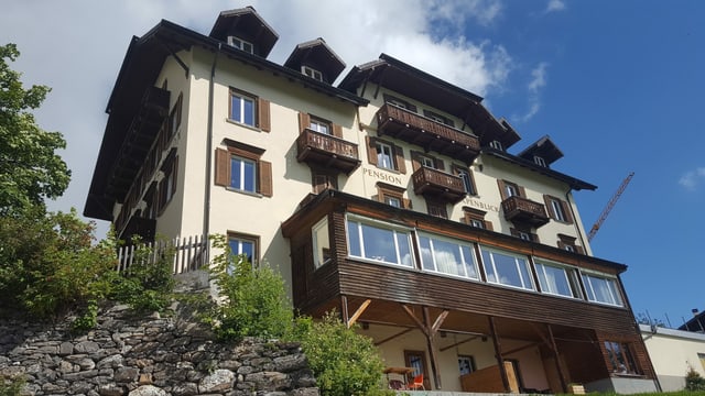 Il hotel Alpenblick a Tenna duai daventar in center per «Land Art». Il hotel Alpenblick a Tenna duai daventar in center per «Land Art».
