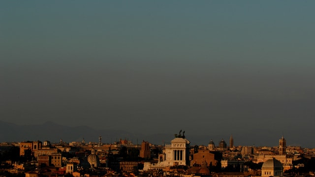 La skyline da Roma durant la stad 2003: Ils 26 da zercladur da lez onn era il traffic vegnì limità pervi dal smog.