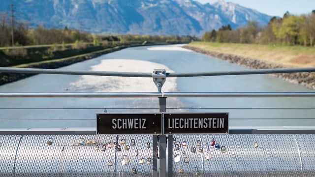 Bunura: Differenzas tranter Svizzers ed ils da Liechtenstein