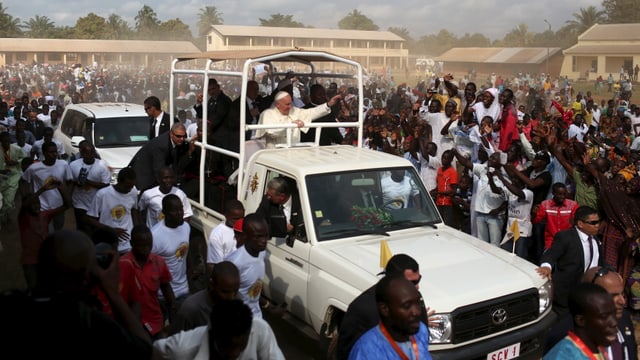 Cun la visita ha papa Francestg uss terminà sia visita en l’Africa e sgola enavos a Roma.
