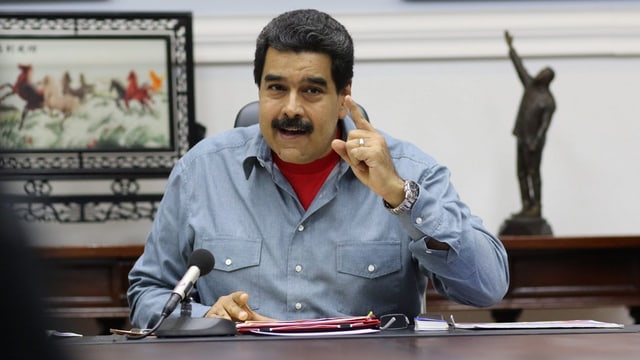 Maduro en ses biro.